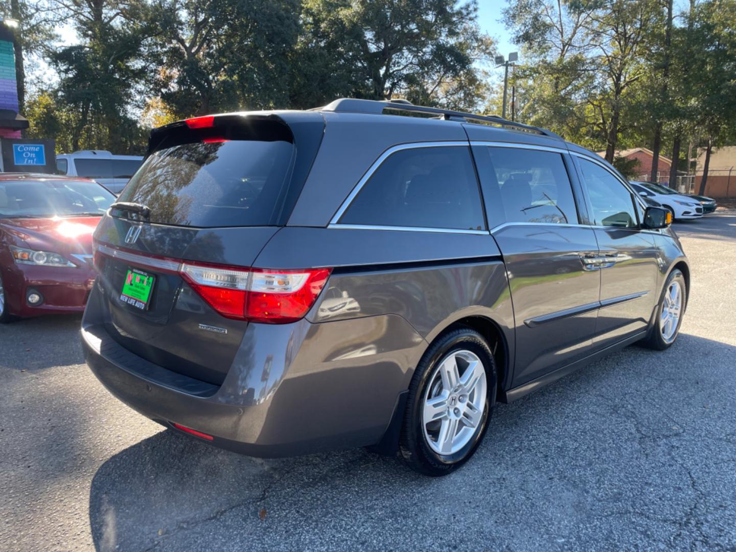 2013 GRAY HONDA ODYSSEY TOURING (5FNRL5H91DB) with an 3.5L engine, Automatic transmission, located at 5103 Dorchester Rd., Charleston, SC, 29418-5607, (843) 767-1122, 36.245171, -115.228050 - Photo#6